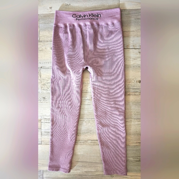 Calvin Klein Performance Pants - Calvin Klein Performance leggings.